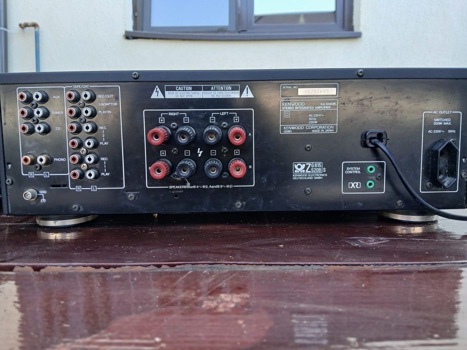 Vand 2 amplificatoare