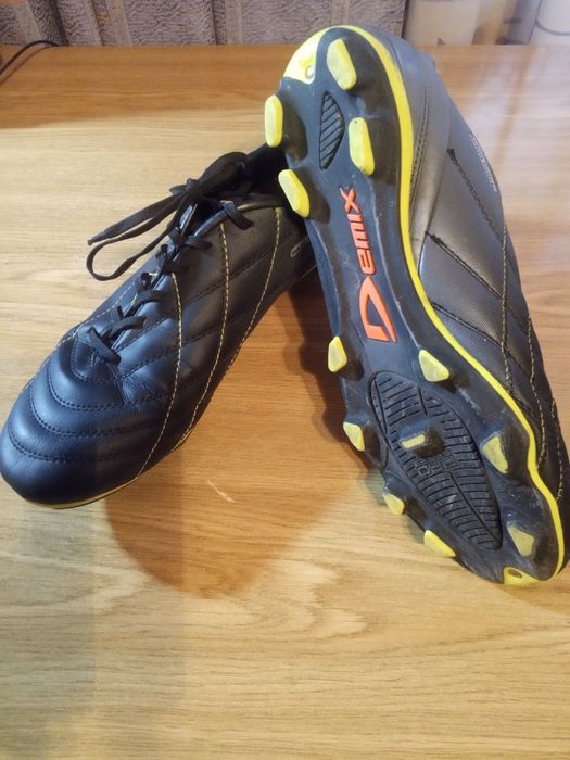 Бутсы футбольные