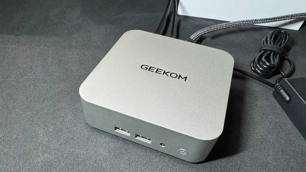 Mini PC Premium GEEKOM A8 - Ryzen 9 8945HS | 32GB RAM DDR5 | 2TB SSD