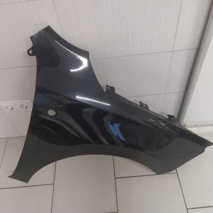 Aripa Fata Dreapta Skoda Rapid 2012- (F9R (Negru))