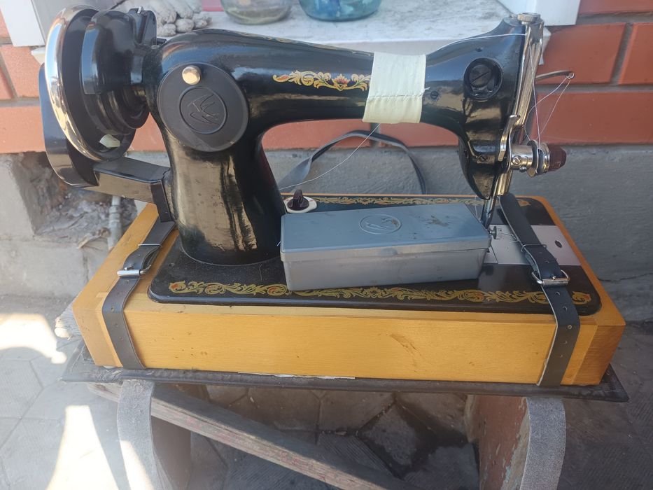 Продам швейная машинка