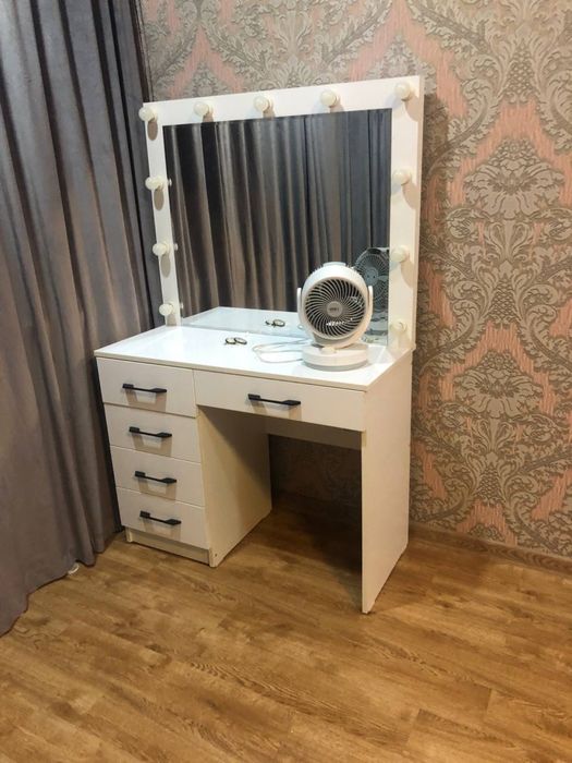 Трюмо в идеальном состоянии