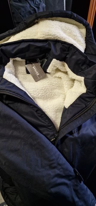 Geaca de iarna cu blanita la interior si gluga detasabila