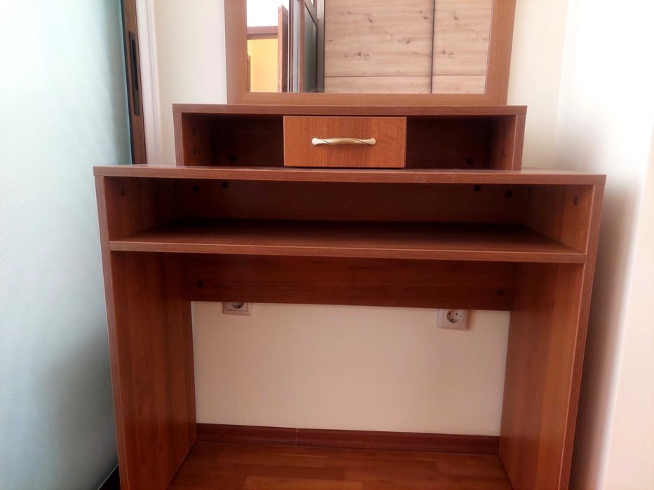 Тоалетка в цвят златен дъб (изработена по поръчка)