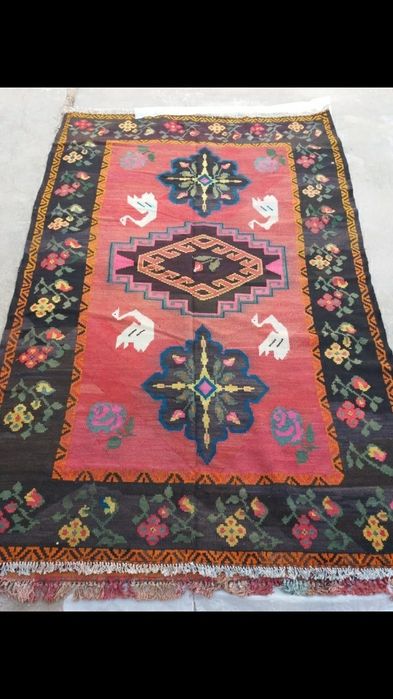 Тоқылған кілемдер сатылады