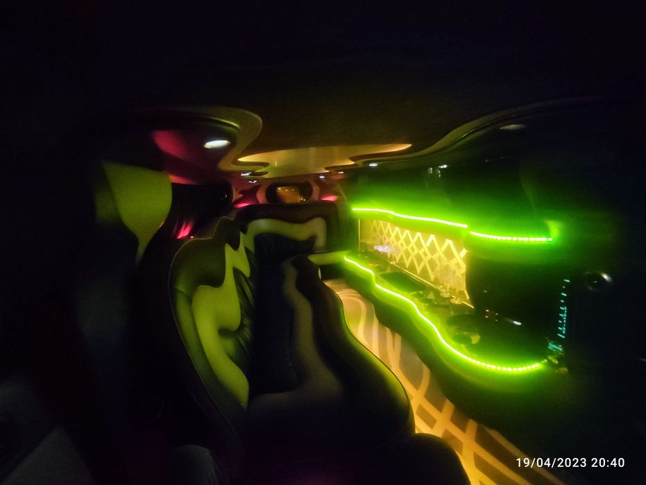 Limuzin cadilak 2008 yil oq