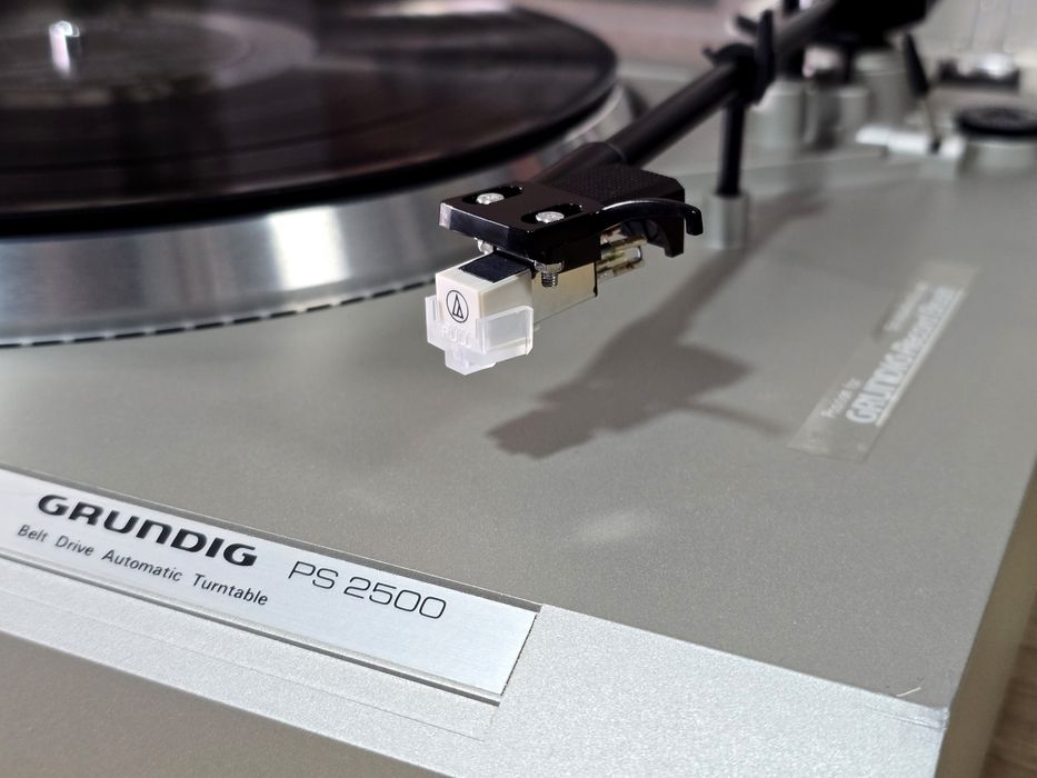 Pick-up GRUNDIG PS-2500, full automatic, stroboscop, pitch  control,