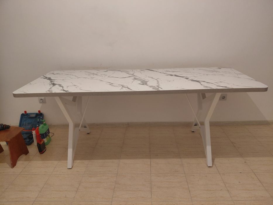 Продам обеденный стол