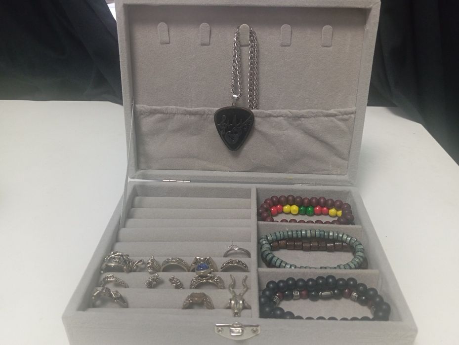 Бархатная шкатулка для украшений