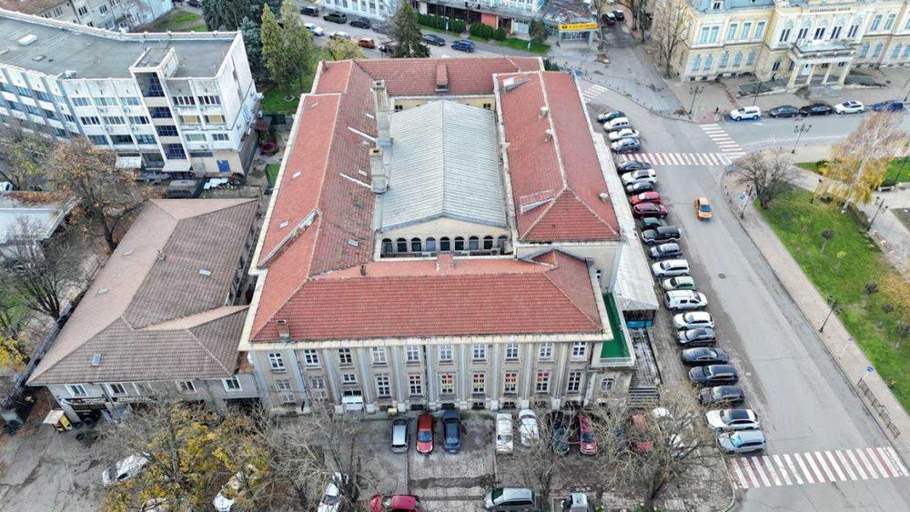 Дава се под наем Заведение в Русе, Център - 750 кв.м за 11221.53 € - Снимка #13