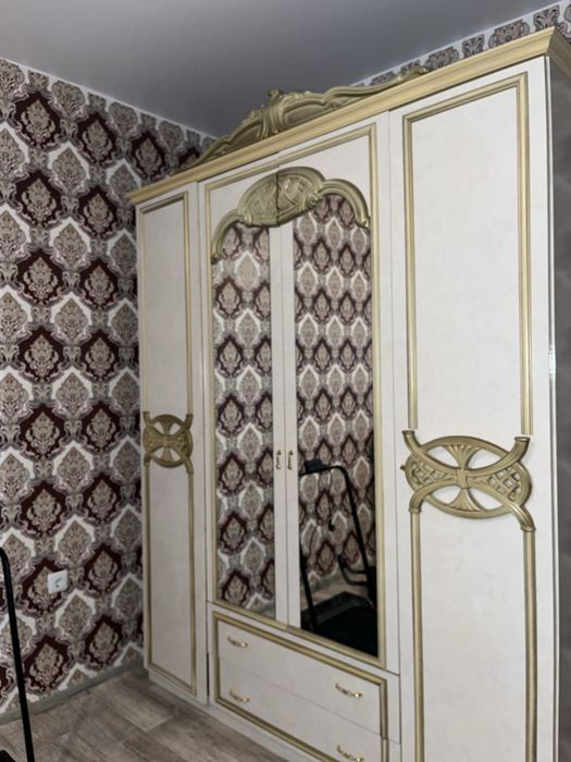 Продаю спальный гарнитур