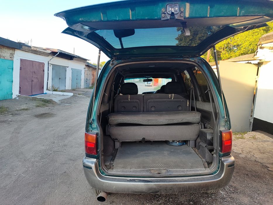Продам Nissan Serena