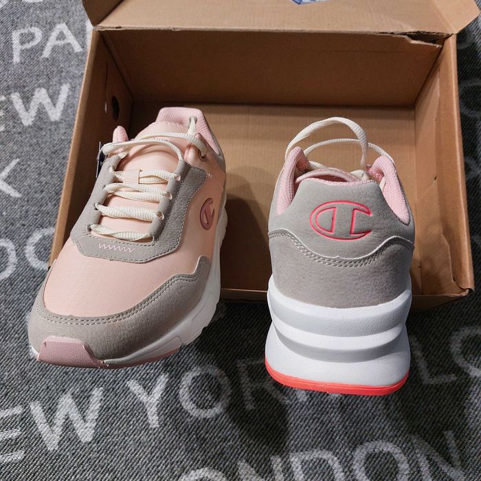 Нови дамски маратонки CHAMPION. Размер 39-39,5