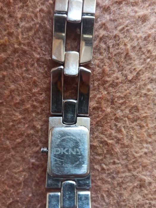 Часовник DKNY дамски