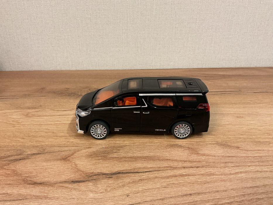 игрушка машинка.