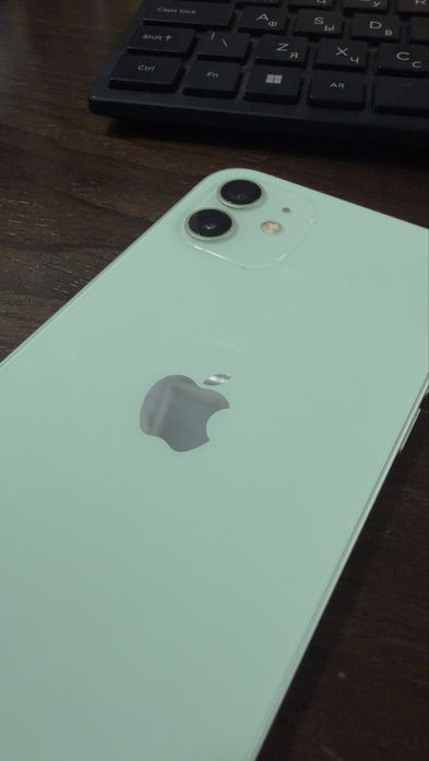 Продаю айфон (iphone 12)