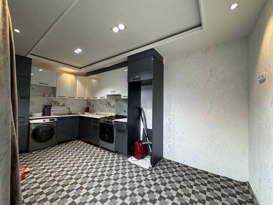 Yangixayot,Choshtepa mahallasi. 1.5sotihda 3xonali uy sotaman.1 kator.