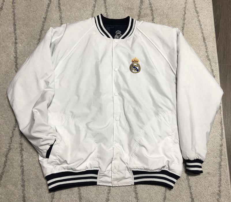 Geaca tip college real madrid originala marime xl geaca alba real xl