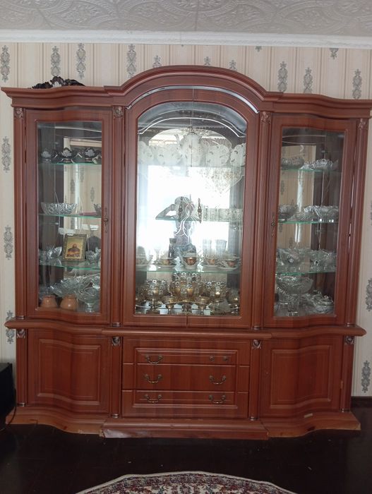 Мебель горка стенка сотилади