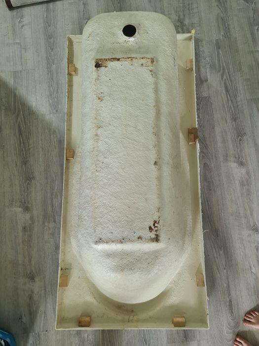 Продам ванну б/у не течет