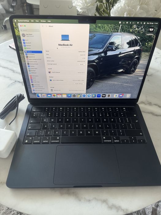 Vând MacBook Air 13.6” (model 2024)