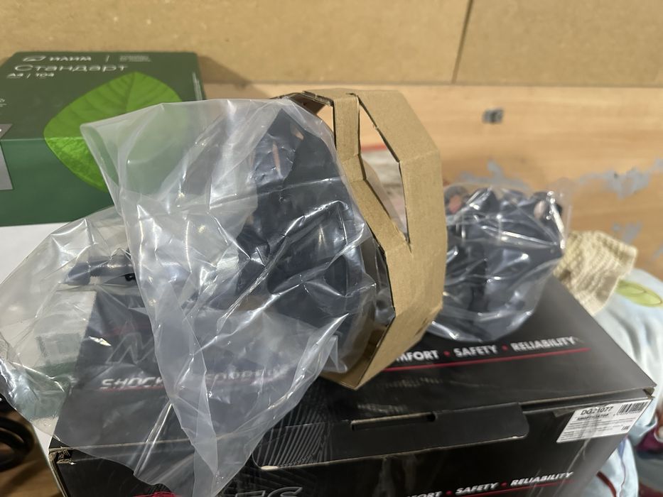 Продам амортизаторы задние и передние Королла 150/180