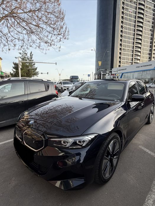 Bmw I3 35L 340 ot kuchi srochna sotiladi.