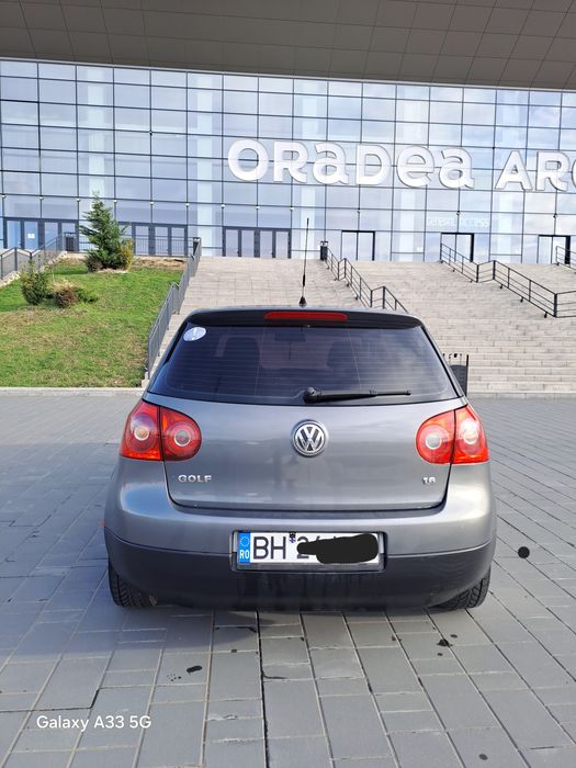 Vand Golf V 1,6 Benzina.