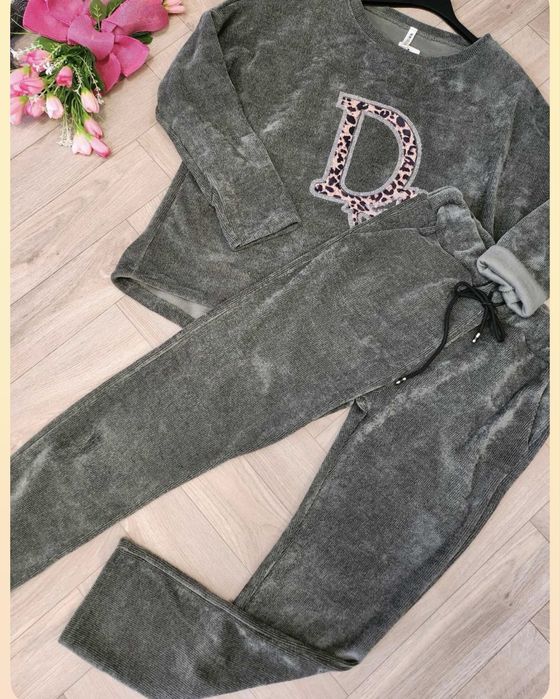 Дамски плюшен екип