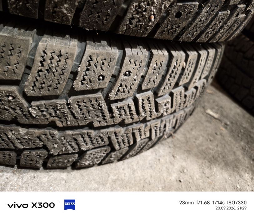 Продам 2 балона R16c 205/75