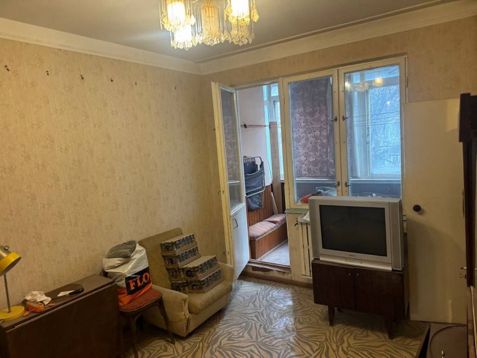 Чиланзар 3. Срочно Продается. 2 х комнатная. ЗЕРКАЛКА !