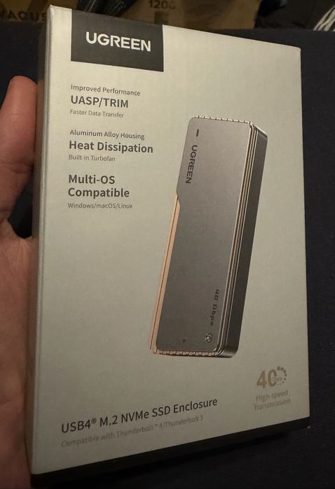 UGREEN 40Gbps M.2 NVMe кутия с охлаждащ вентилатор