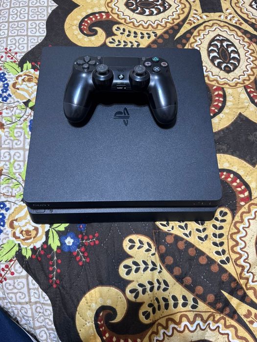 Playstation 4 slim