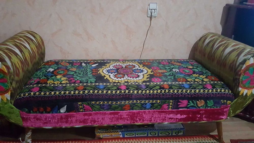 Диван софа  сюзана стариная.вставки тоже сюзана. Покупалось дороже