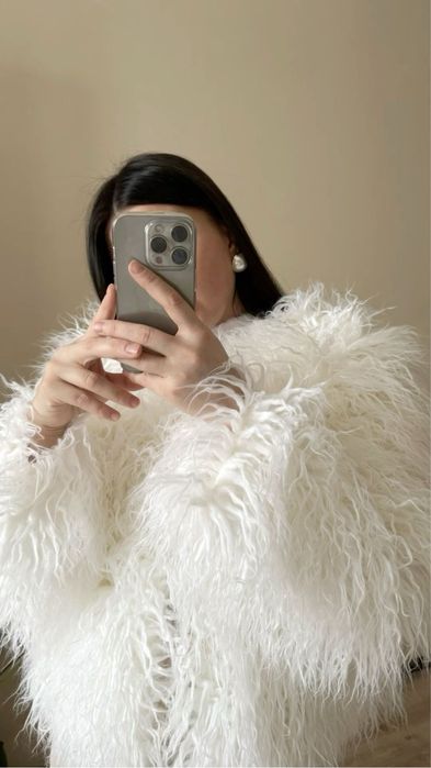 Продаю белую шубку,купила за 65тыс,продаю за 25тыс