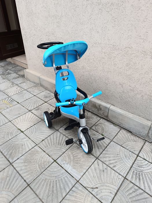 Сгъваема триколка с сенник на Chipolino BMW