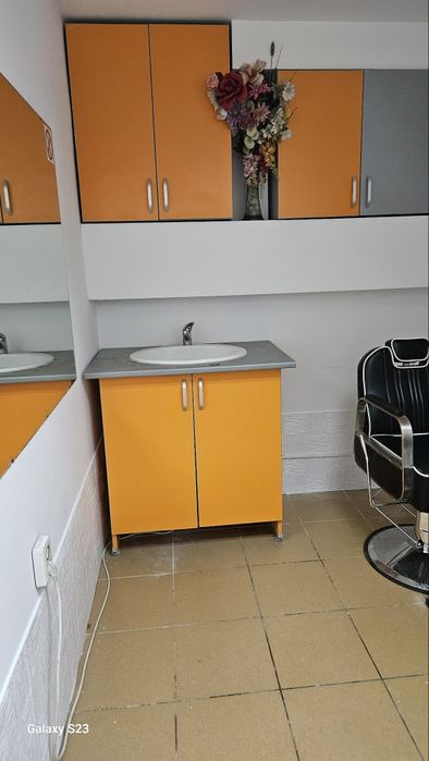 Разработено бизнес помещение 70 кв.м на партер със самостоятелен вход в Кършияка. Подходящо за студио за красота, фризьорски салон, лекарски кабинет,