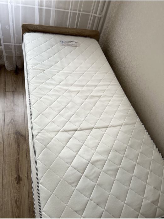 Продам кровать с матрасом