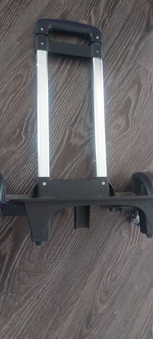 Продам чемодан колеса