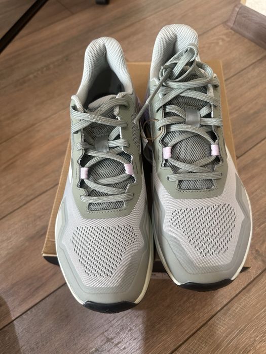 Продам Оригинальные новые Кроссовки адидас