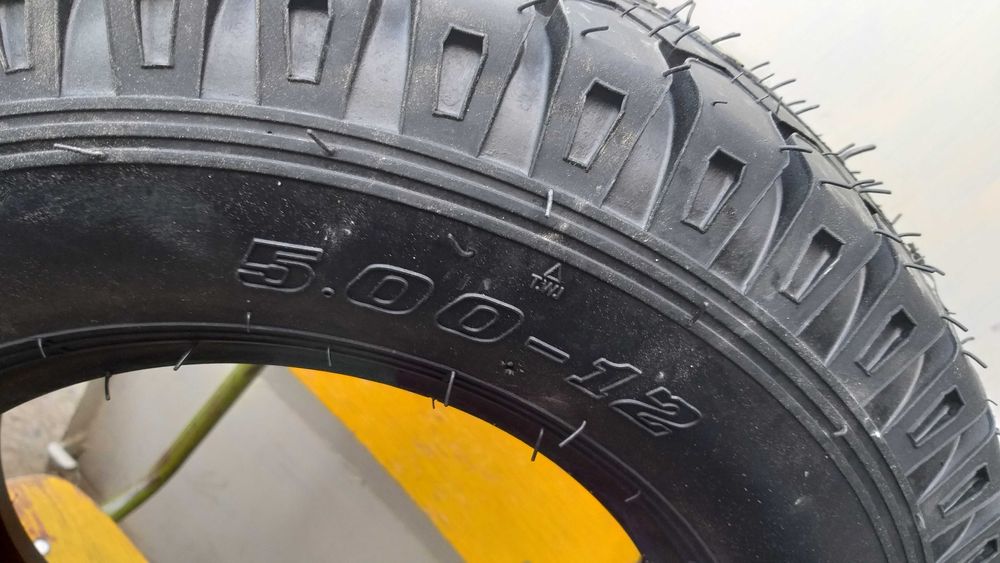 Продаётся пакрышка-шины для мотороллеры