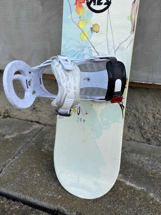 Placa snowboard K2 Luna 154cm +legaturi Raiden