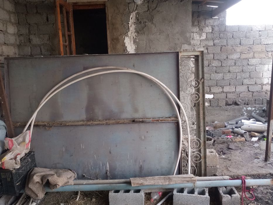 Дарвоза сотилади калин листли