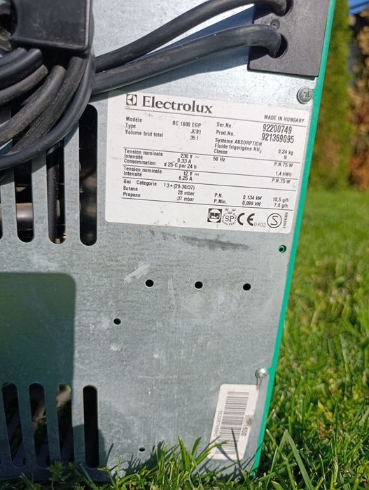 Хладилник на 12 , 220 волта и газ