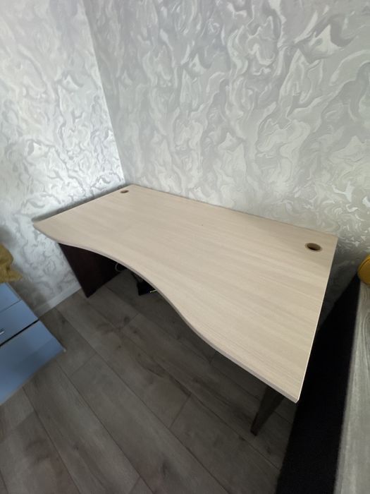 2 шкафа и стол 30000