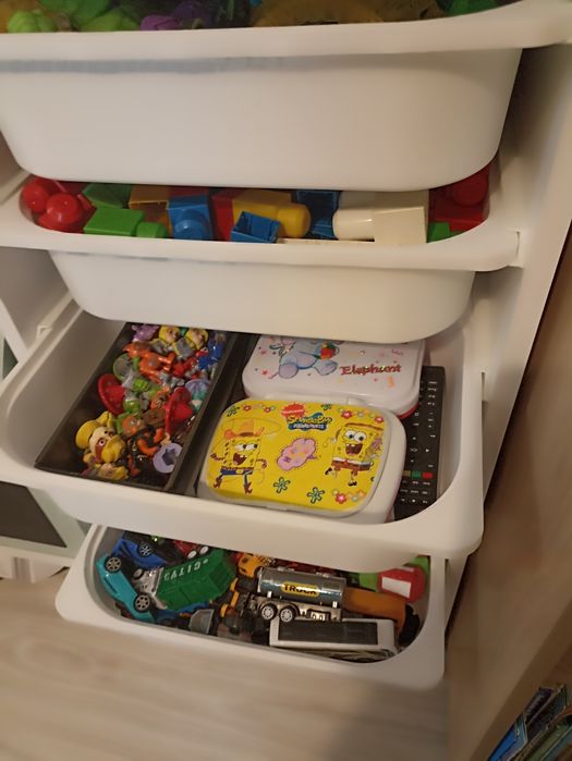 Шкаф за играчки  с кутии