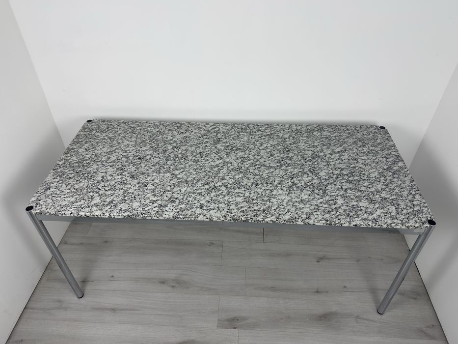 Бюро USM Haller с гранитен плот – класически дизайн
