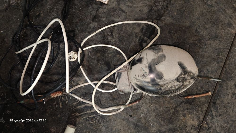 Продам компрессор холодильника indezit.