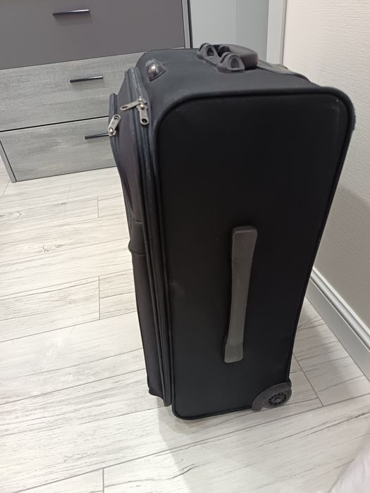 Продам чемодан polo house