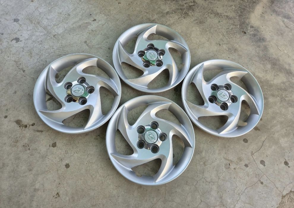 Două seturi de capace originale Hyundai R15 5x114,3 - 52960/3A700